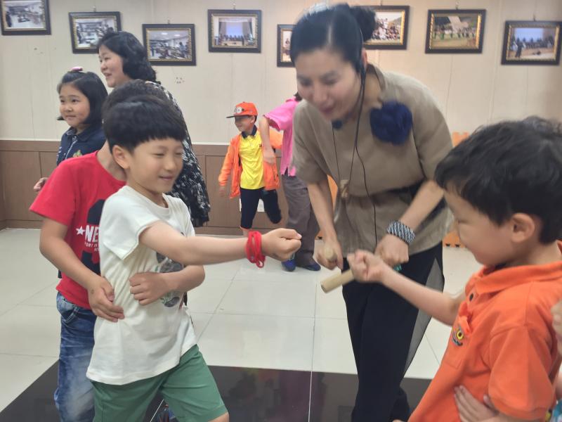 <잃어버린 놀이를 찾아서, '전래놀이! 와글와글 놀이터'>_박영수 통신원